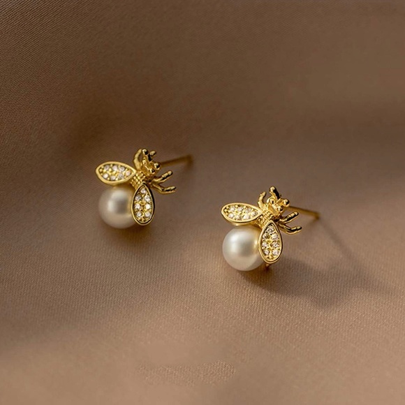 Gold Sweet honey bee artificial pearls rhinestones ear stud earrings. Gold - Picture 7 of 8
